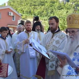 Седморица архијереја у манастиру Рибњак освештали цркву Светих апостола Петра и Павла