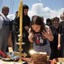 Владика Јоаникије освештао Црквено-омладински центар Светог Нектарија Егинског