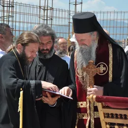 Владика Јоаникије освештао Црквено-омладински центар Светог Нектарија Егинског