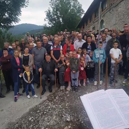 Епископ Јоаникије освештао темеље будућег храма Светих Сергија и Ваха