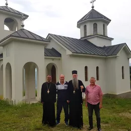 Епископ Јоаникије посјетио породицу Фемић, која је остала без крова над главом