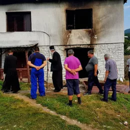 Епископ Јоаникије посјетио породицу Фемић, која је остала без крова над главом