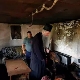 Епископ Јоаникије посјетио породицу Фемић, која је остала без крова над главом