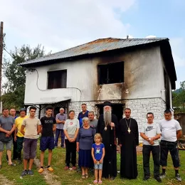 Епископ Јоаникије посјетио породицу Фемић, која је остала без крова над главом
