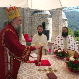 Епископ Јоаникије служио Литургију у Велици