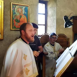 Празник Иконе Пресвете Богородице Тројеручице прослављен у Ђурђевим Ступовима