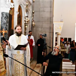 Златним ликом Светог Петра II Ловћенског Тајновидца одликовани Мирослав Коривица, Слободанка и Раде Копривица