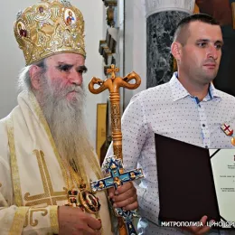 Златним ликом Светог Петра II Ловћенског Тајновидца одликовани Мирослав Коривица, Слободанка и Раде Копривица