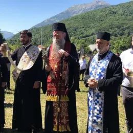 Освештано крсно знамење на мјесту будућег храма у Новшићима код Велике