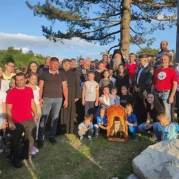 Владика Јоаникије освештао темеље цркве која се обнавља у Зорићима