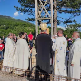 Владика Јоаникије освештао темеље цркве која се обнавља у Зорићима