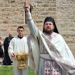 Празник Иконе Богородице Тројеручице прослављен у Ђурђевим Ступовима