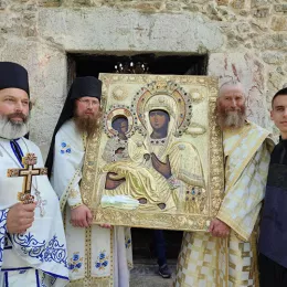 Празник Иконе Богородице Тројеручице прослављен у Ђурђевим Ступовима
