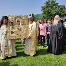 Празник Иконе Богородице Тројеручице прослављен у Ђурђевим Ступовима