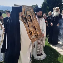 Празник Иконе Богородице Тројеручице прослављен у Ђурђевим Ступовима
