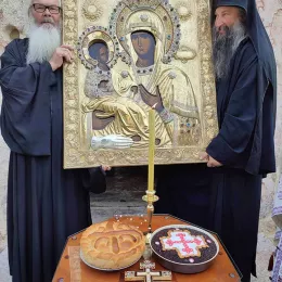 Празник Иконе Богородице Тројеручице прослављен у Ђурђевим Ступовима