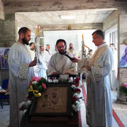 Прослављена храмовна слава цркве Богородице Тројеручице, која се подиже у Кличеву