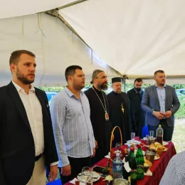 Прослављена храмовна слава цркве Богородице Тројеручице, која се подиже у Кличеву