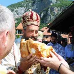 Прослављена слава манастира Светог Архангела Гаврила у Куманици
