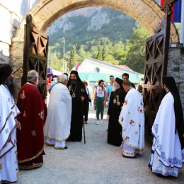 Прослављена слава манастира Светог Архангела Гаврила у Куманици