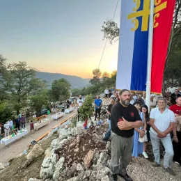 Епископ Методије освештао крст у мјесту Ратишевина код Херцег Новог