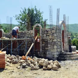 Епископ Методије служио Литургију поводом приславе храма Светог Саве у Дапсићу