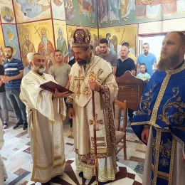 Епископ Методије служио Литургију поводом приславе храма Светог Саве у Дапсићу