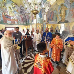 Епископ Методије служио Литургију поводом приславе храма Светог Саве у Дапсићу