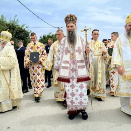 Патријарх Порфирије на обележавању 31. годишњице великог страдања Срба у Средњем Подрињу и Бирчу