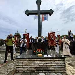 Патријарх Порфирије на обележавању 31. годишњице великог страдања Срба у Средњем Подрињу и Бирчу