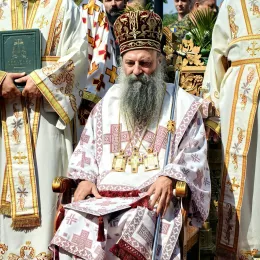 Патријарх Порфирије на обележавању 31. годишњице великог страдања Срба у Средњем Подрињу и Бирчу