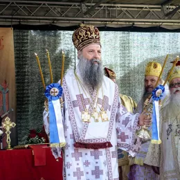 Патријарх Порфирије на обележавању 31. годишњице великог страдања Срба у Средњем Подрињу и Бирчу