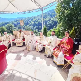 Епископ Јован Ћулибрк на молитвеном сабрању у Велици