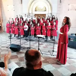 Никшићки Хор “Преподобне мати Ангелине” одушевио публику Првог хорског фестивала у Котору