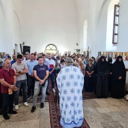 Литургијско сабрање на Видровану код Никшића