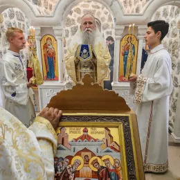 Митрополит Јоаникије служио Литургију и освештао звона у цркви Полагања ризе Пресвете Богородице у Прошћенским Жарима код Мојковца
