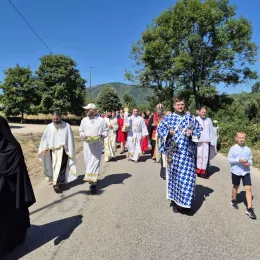 Архијерејска Литургија и традиционални црквено-народни сабор на Видровану