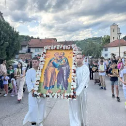 Петровданска Литија у Бијелом Пољу: Литија у граду Мирослављевог јеванђеља окупила велики број вјерника