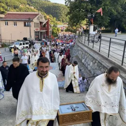 Петровданска Литија у Бијелом Пољу: Литија у граду Мирослављевог јеванђеља окупила велики број вјерника