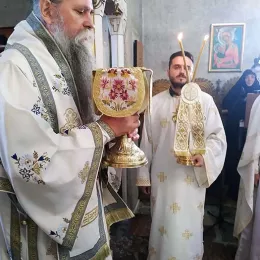 Епископ Јоаникије служио Литургију у манастиру Ђурђеви Ступови