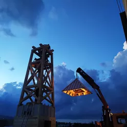 На обновљеном звонику поред храма Преображења Господњег на Жабљаку заблистало крсно знамење и звоно