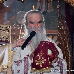 Митрополит Амфилохије у манастиру Морача