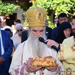 Митрополит Амфилохије у манастиру Морача