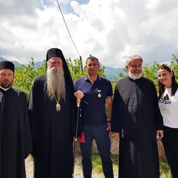 Владика Јоаникије одликовао Вука Вуковића, бившег полицајца из Будве