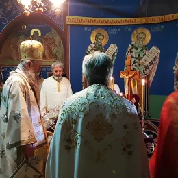 Владика Јоаникије одликовао Вука Вуковића, бившег полицајца из Будве