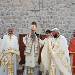 Владика Јоаникије одликовао Вука Вуковића, бившег полицајца из Будве