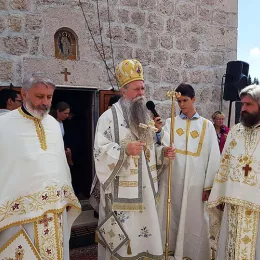 Владика Јоаникије одликовао Вука Вуковића, бившег полицајца из Будве