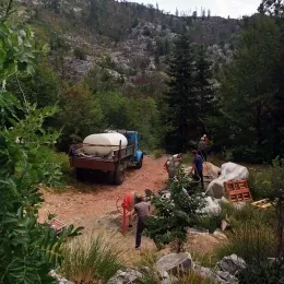 Још једна акција на поправци пута ка манастиру Сомина