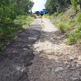 Још једна акција на поправци пута ка манастиру Сомина