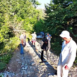 Укључимо се у акцију и помогнимо поправку пута према манастиру Сомина